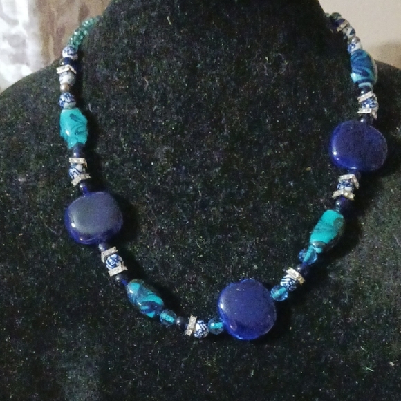 Chic Blue and Green Beaded Necklace - Picture 1 of 4